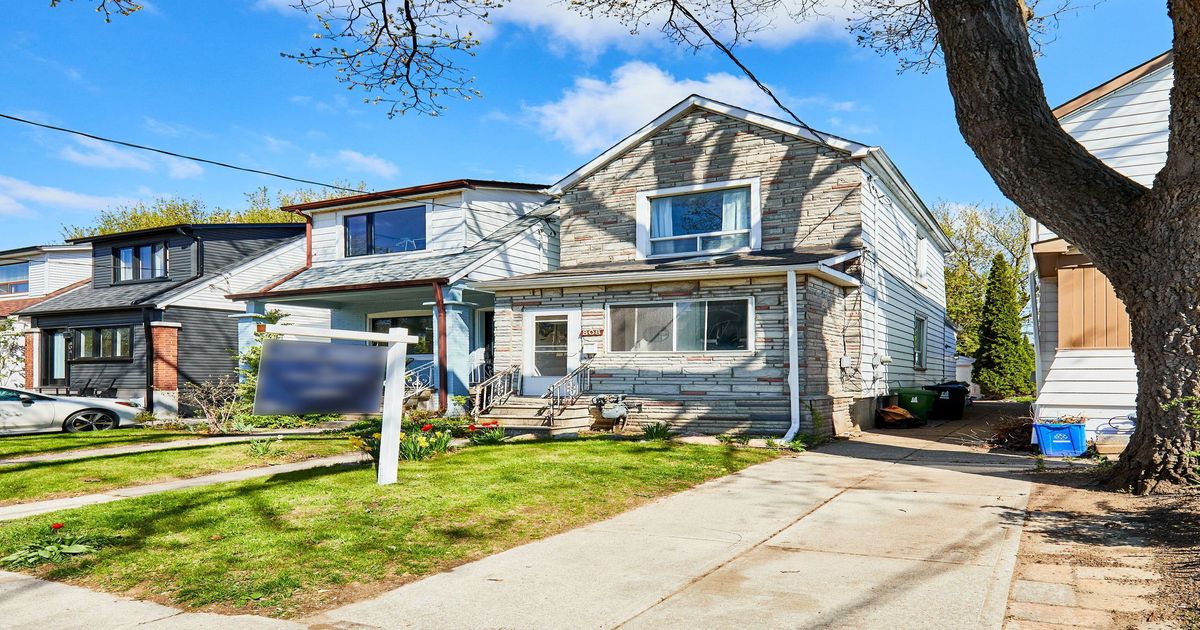 808 Sammon Avenue Toronto