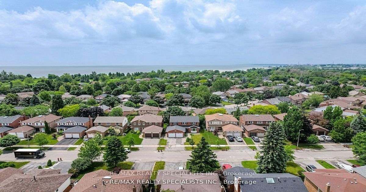 72 Farrow Crescent Ajax