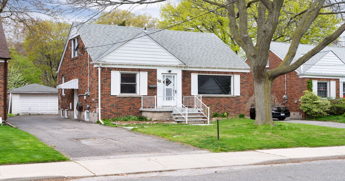 16 Plaxton Drive Toronto