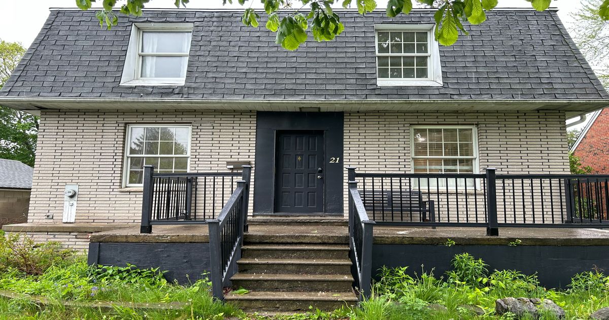 21 Squires Avenue W Toronto