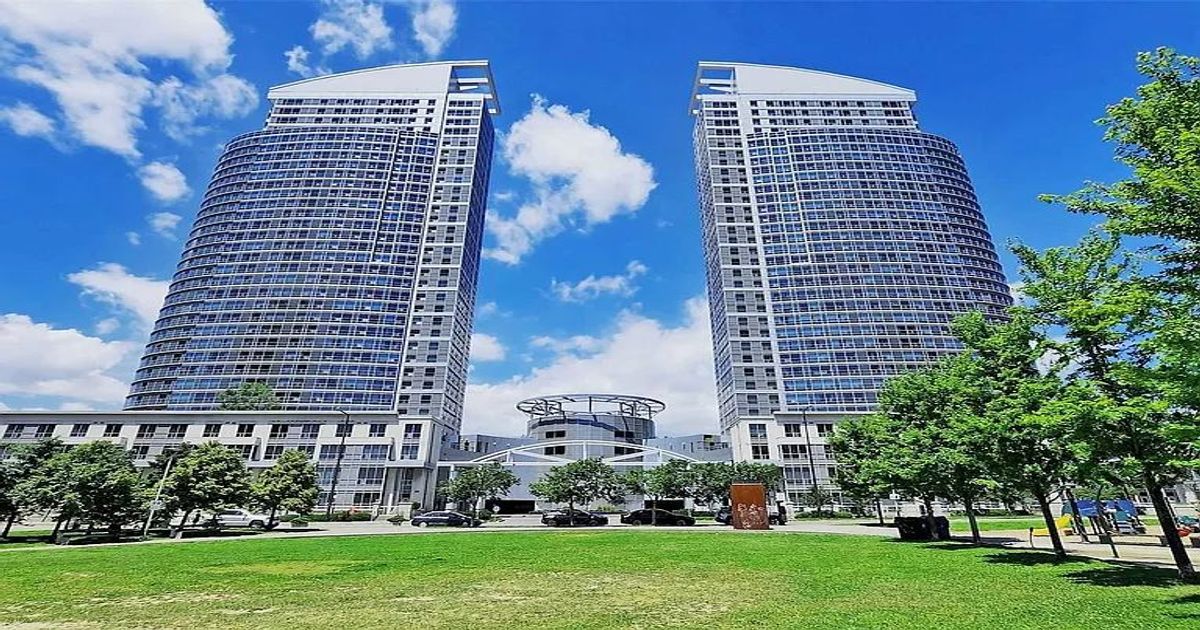 36 Lee Centre Drive Toronto
