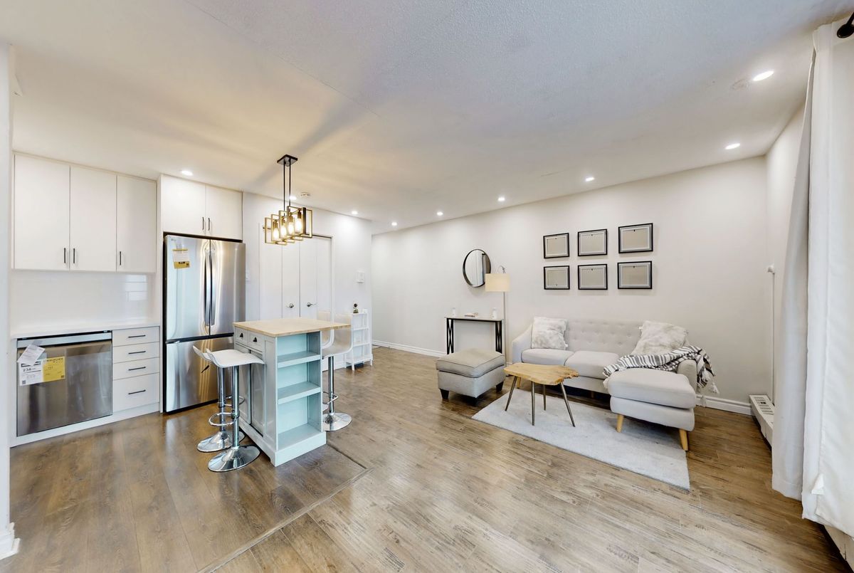895 Kennedy Road Toronto 895 Kennedy Road Toronto