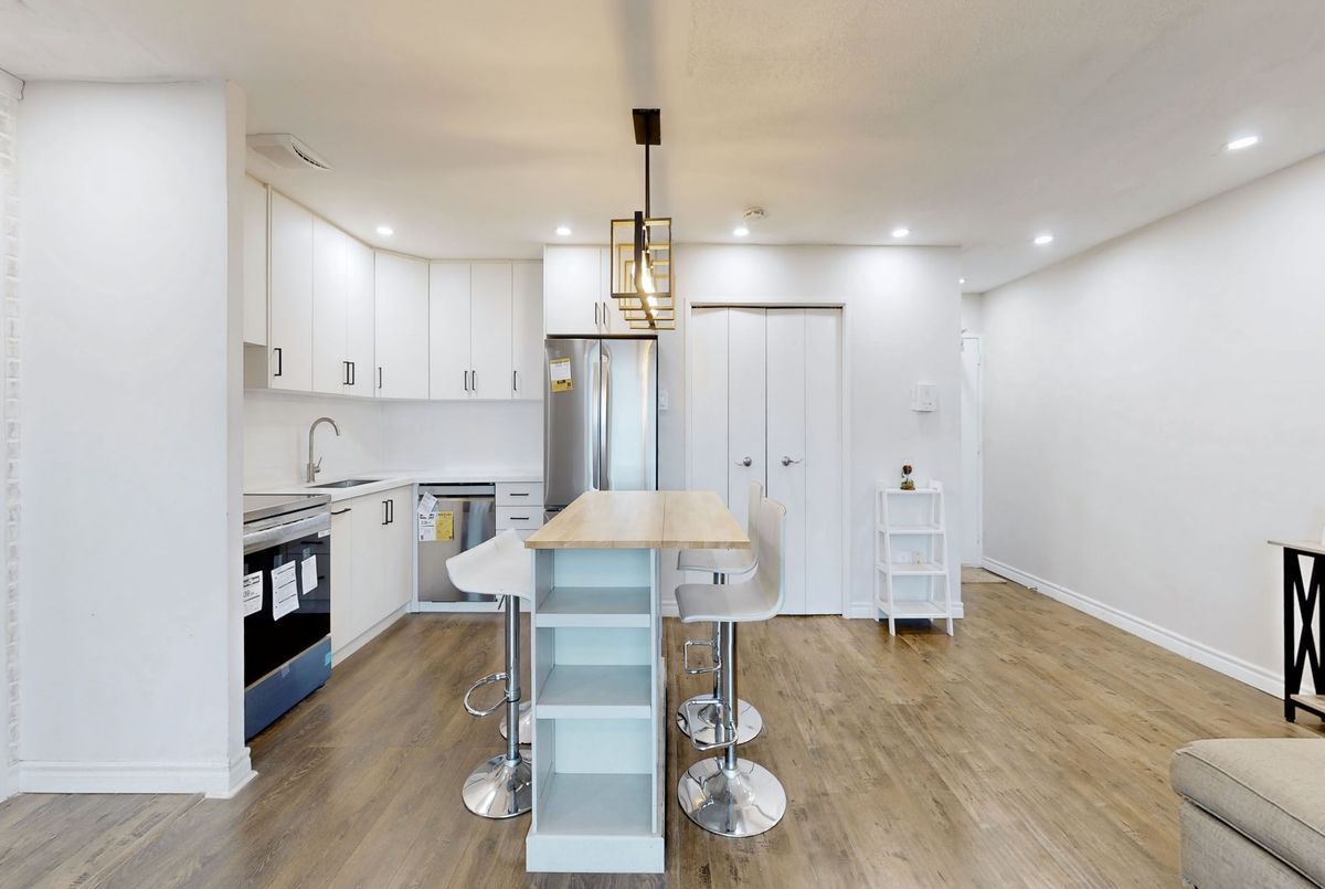 895 Kennedy Road Toronto 895 Kennedy Road Toronto