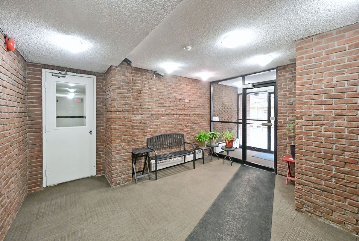 895 Kennedy Road Toronto 895 Kennedy Road Toronto