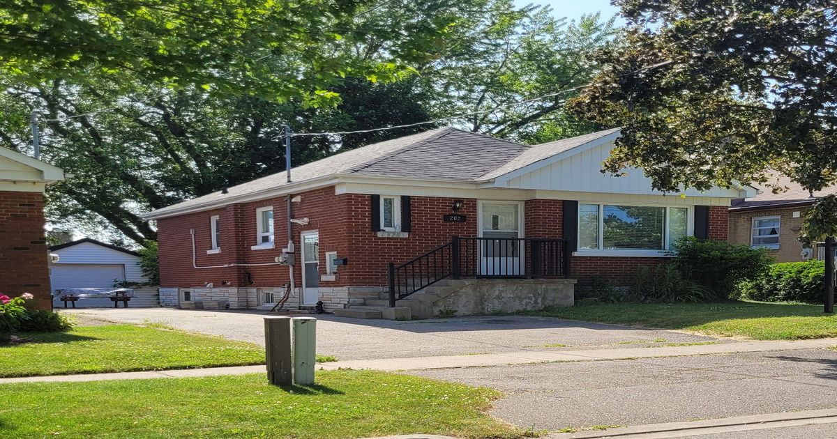 202 Cadillac Avenue S Oshawa