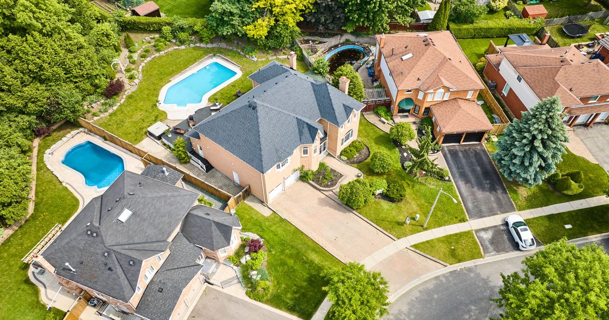 1056 Stone Cottage Crescent Oshawa