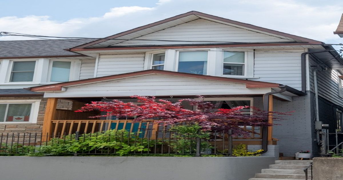 793 Woodbine Avenue Toronto