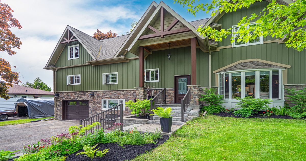 28 Bradley Boulevard Clarington