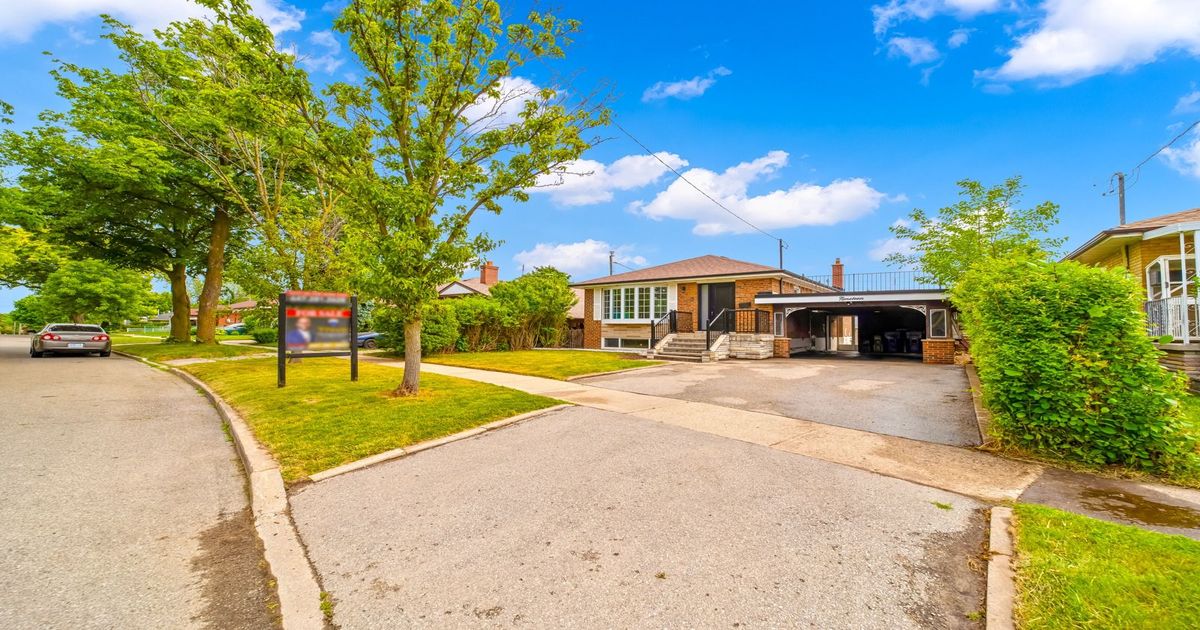 19 Stephenfrank Road Toronto