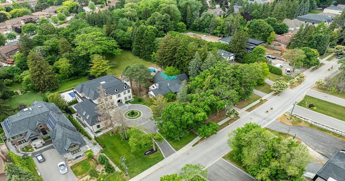 1382 Rougemount Drive Pickering