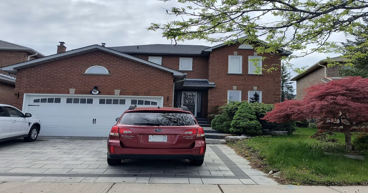 11 Meadowglen Drive Whitby