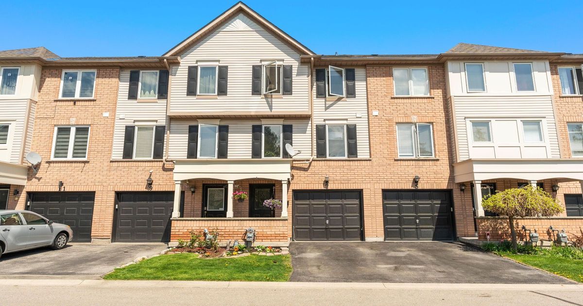 7 Pennefather Lane Ajax