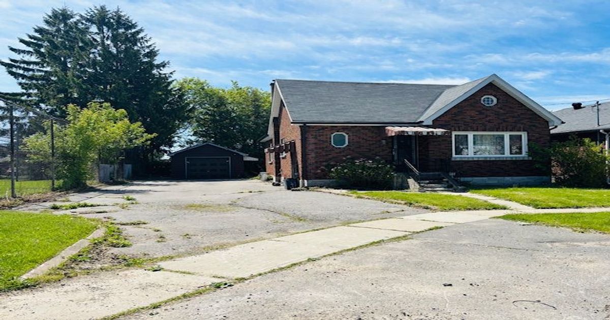 213 Banting Avenue Oshawa