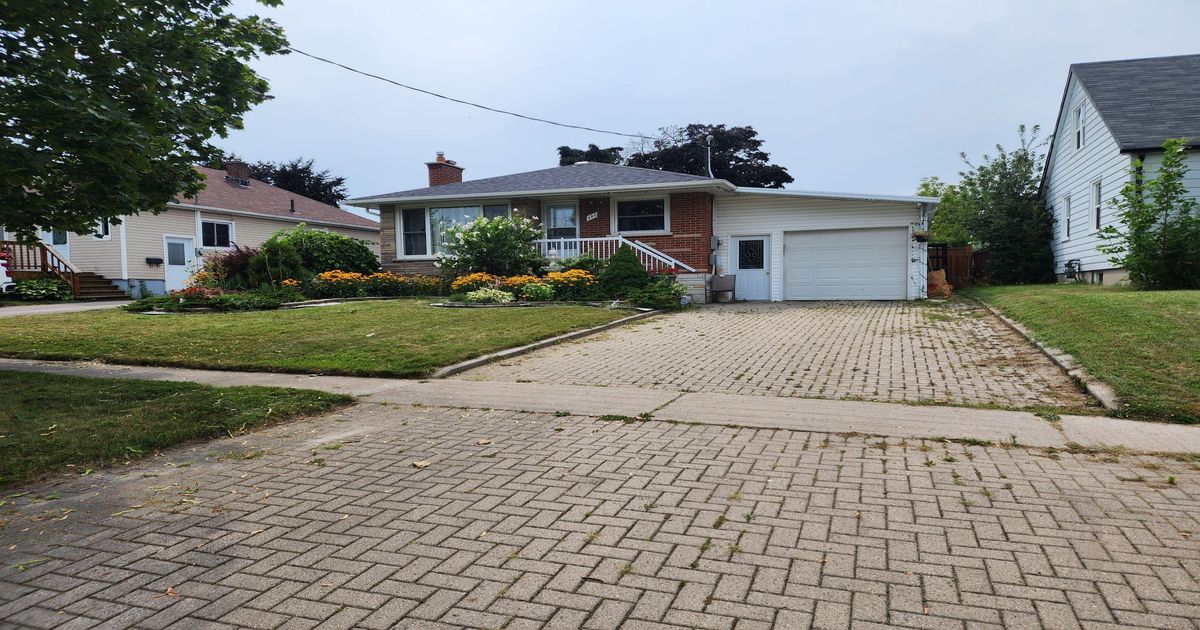 390 Gibbons Street Oshawa