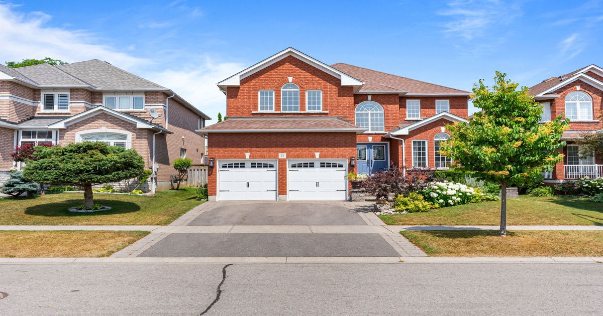 27 Mac Carl Crescent Whitby