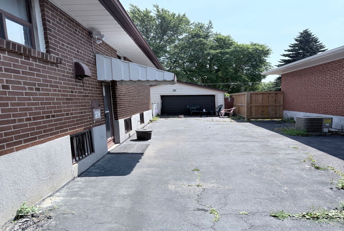 7 Dunlop Avenue Toronto 7 Dunlop Avenue Toronto