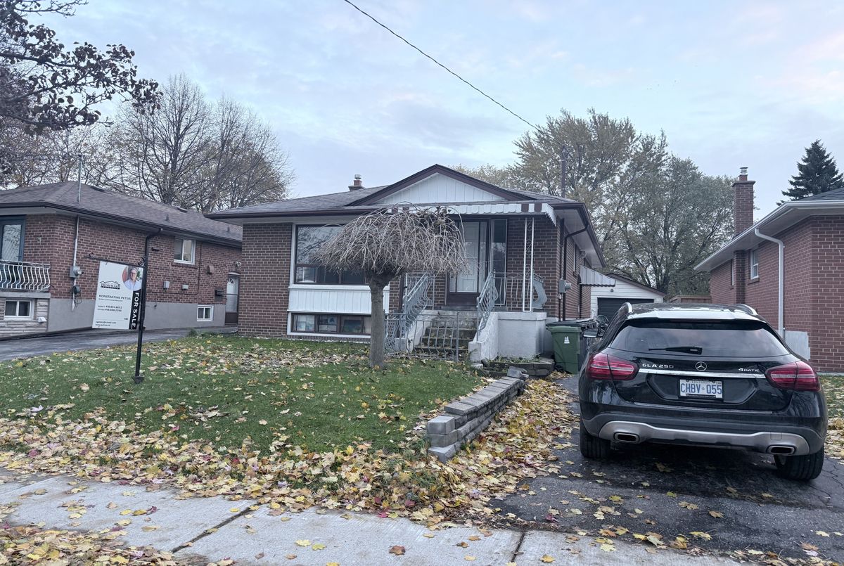 7 Dunlop Avenue Toronto 7 Dunlop Avenue Toronto