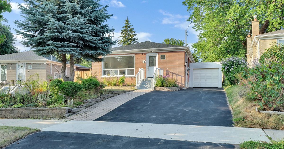 8 Hollyhedge Drive Toronto