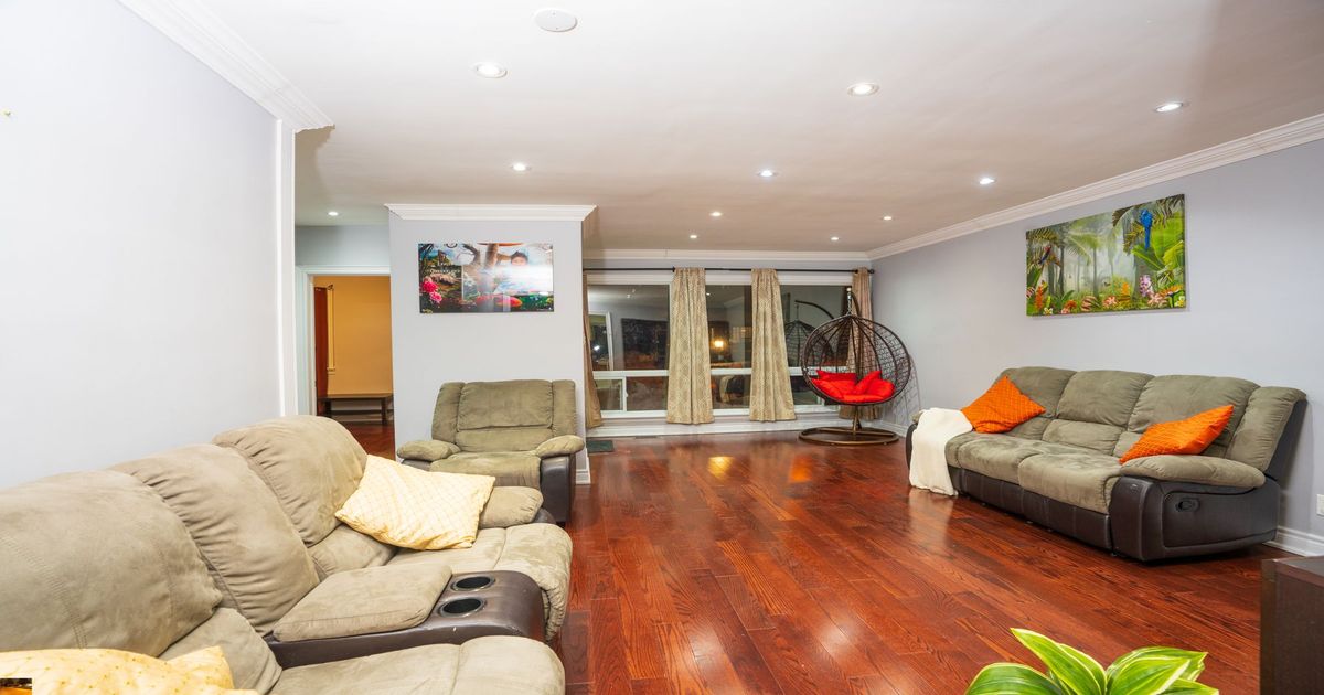 564 McCowan Road Toronto