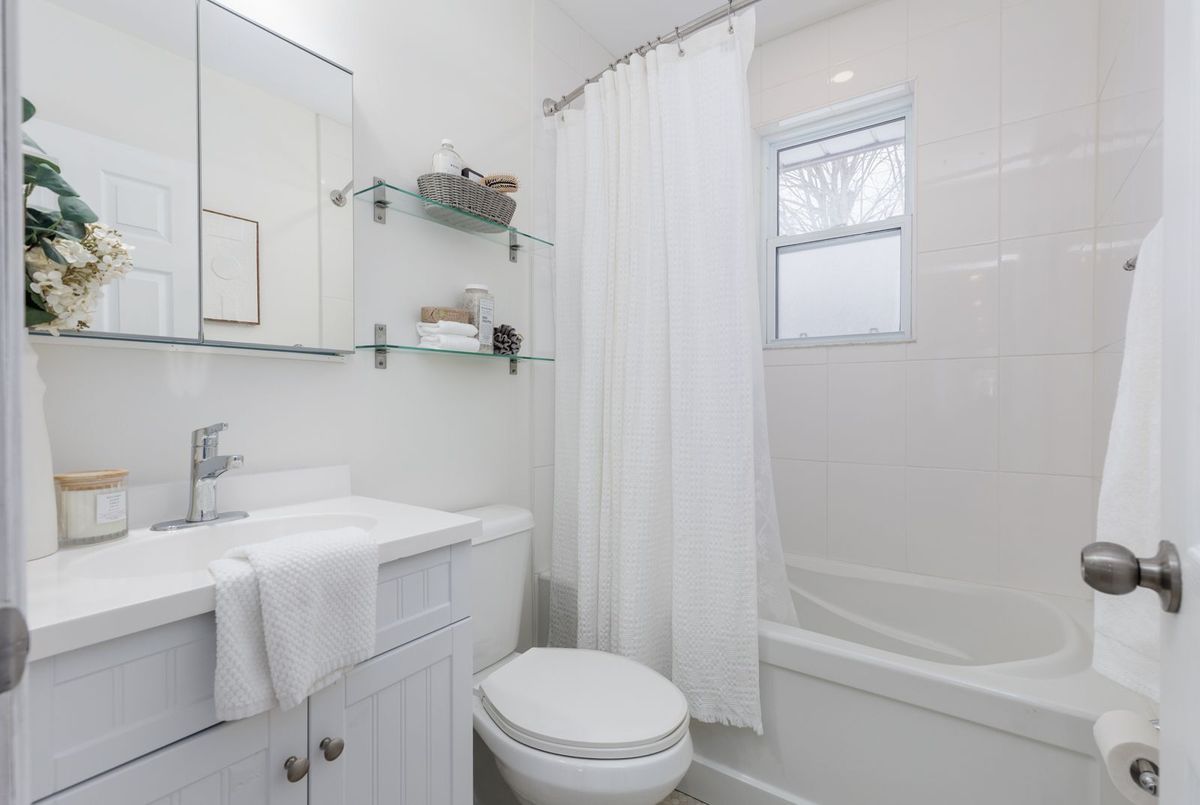 304 Farewell Street Oshawa 304 Farewell Street Oshawa