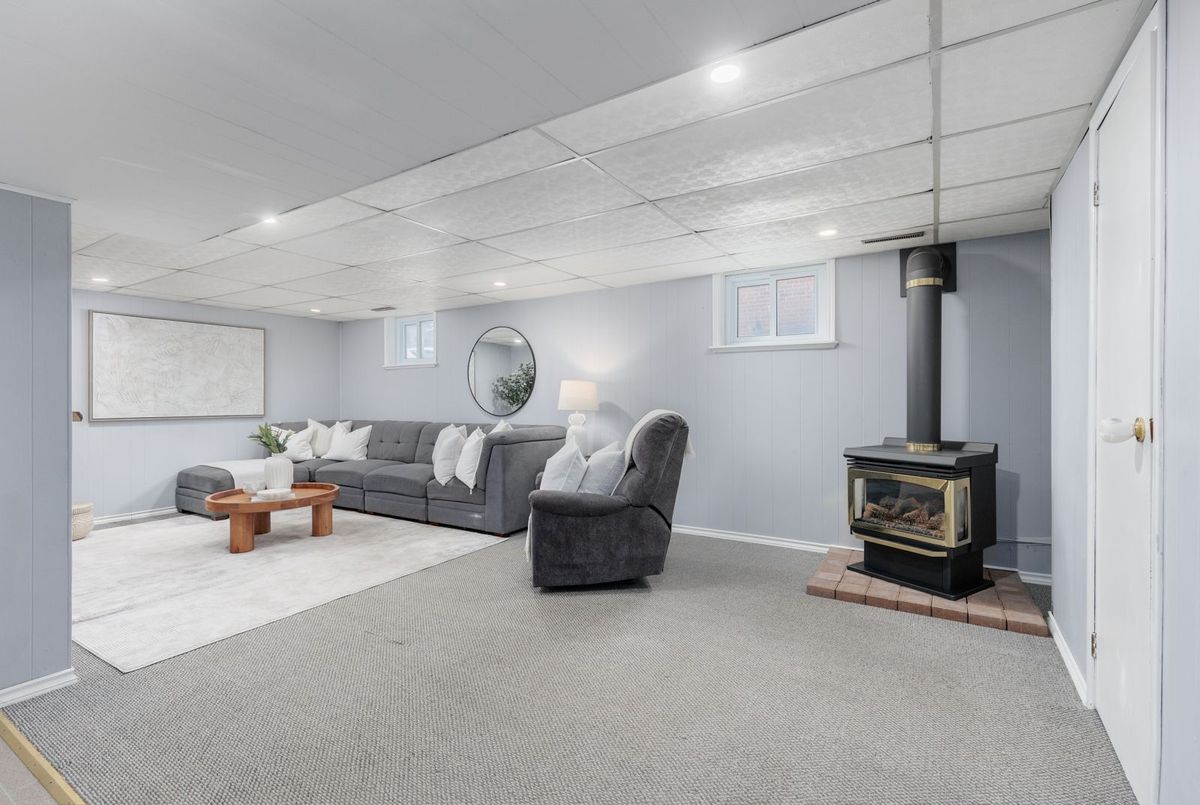 304 Farewell Street Oshawa 304 Farewell Street Oshawa