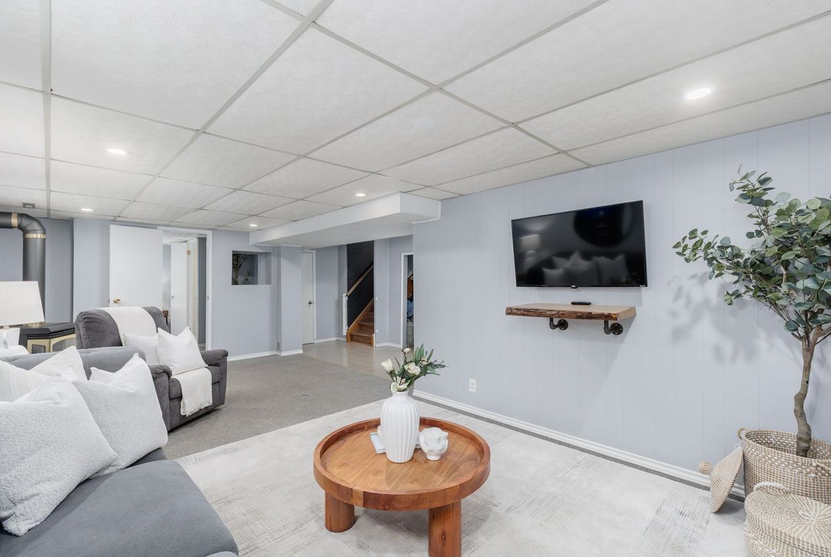 304 Farewell Street Oshawa 304 Farewell Street Oshawa