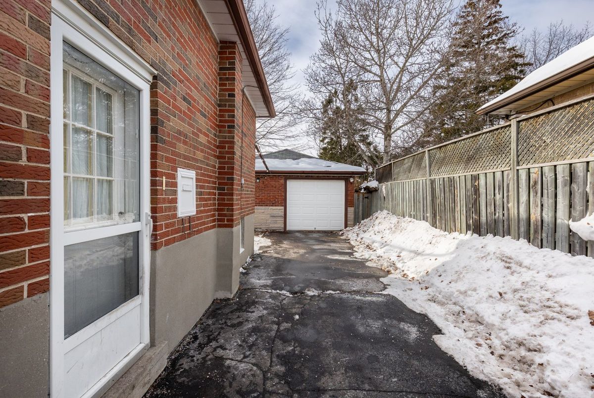 304 Farewell Street Oshawa 304 Farewell Street Oshawa