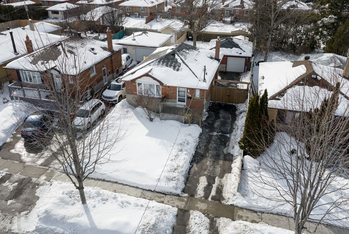 304 Farewell Street Oshawa 304 Farewell Street Oshawa