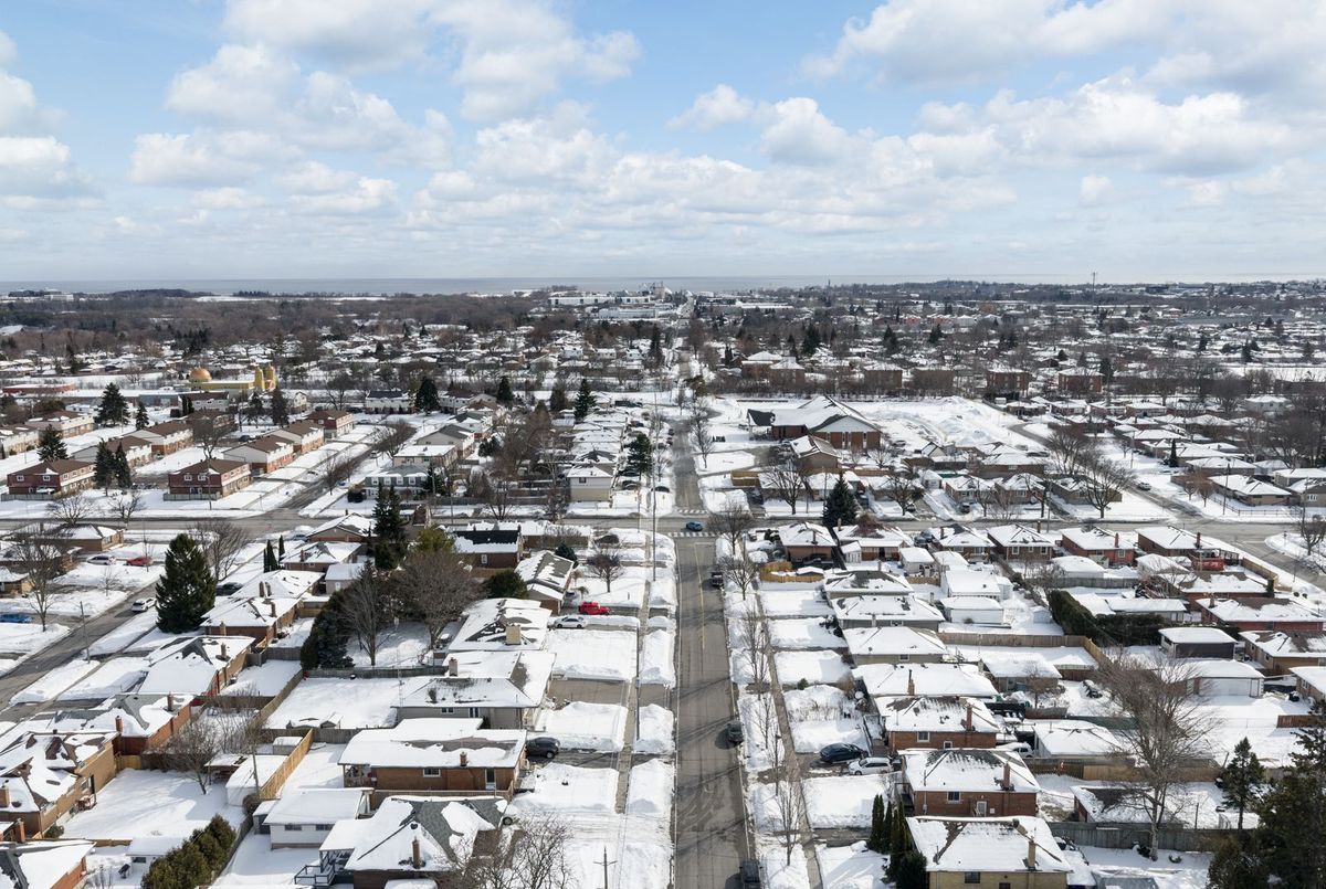 304 Farewell Street Oshawa 304 Farewell Street Oshawa