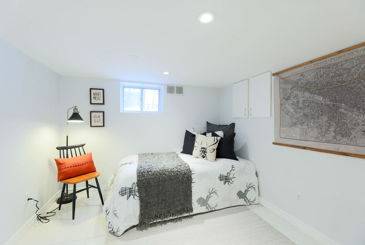 28 Lynn Road Toronto 28 Lynn Road Toronto