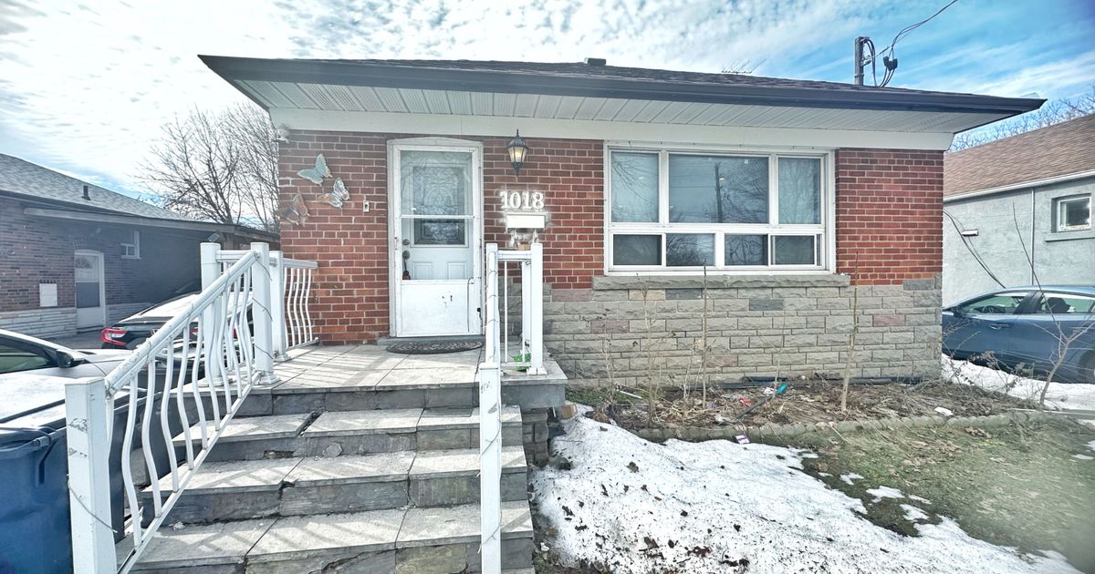 1018 Kennedy Road Toronto