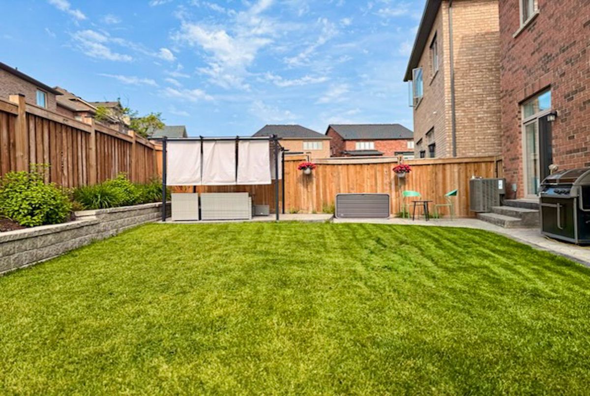 88 Brabin Circle Whitby 88 Brabin Circle Whitby