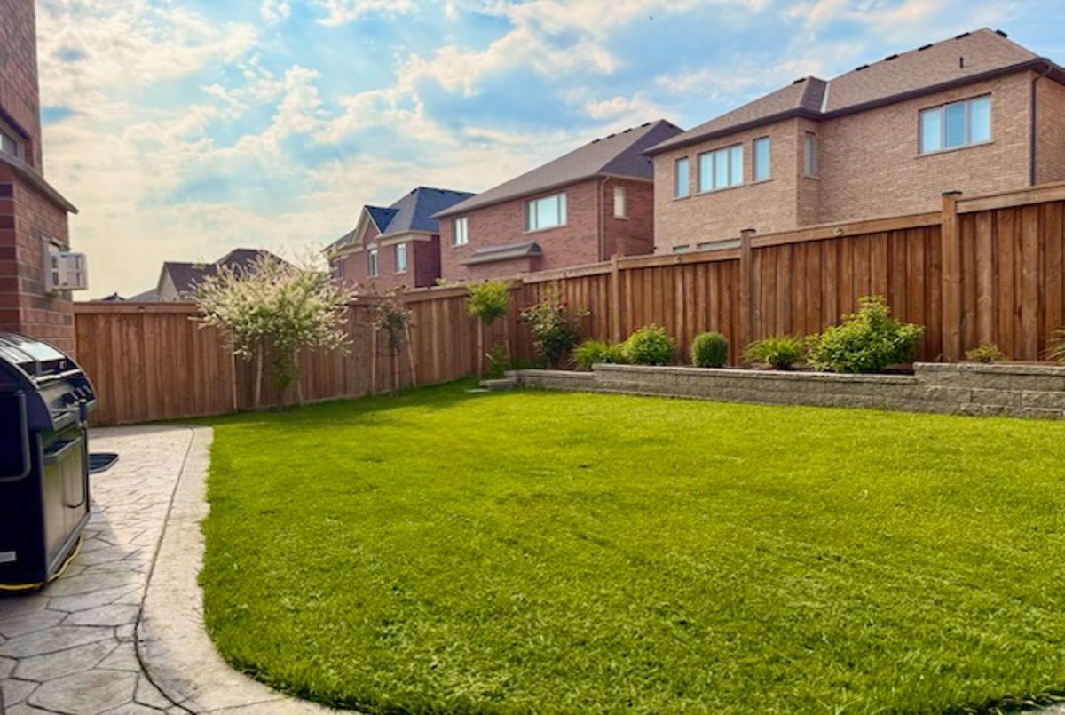 88 Brabin Circle Whitby 88 Brabin Circle Whitby