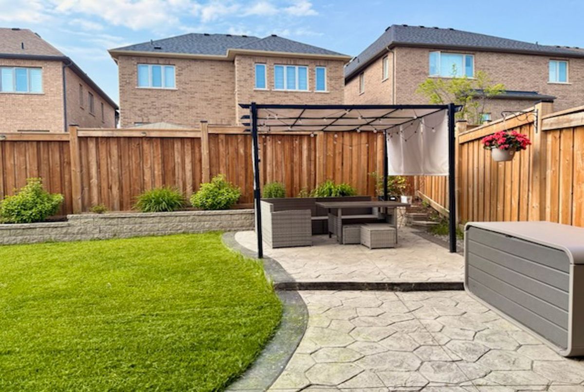 88 Brabin Circle Whitby 88 Brabin Circle Whitby