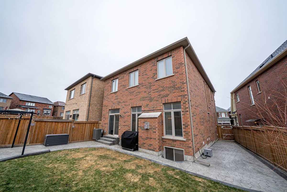 88 Brabin Circle Whitby 88 Brabin Circle Whitby