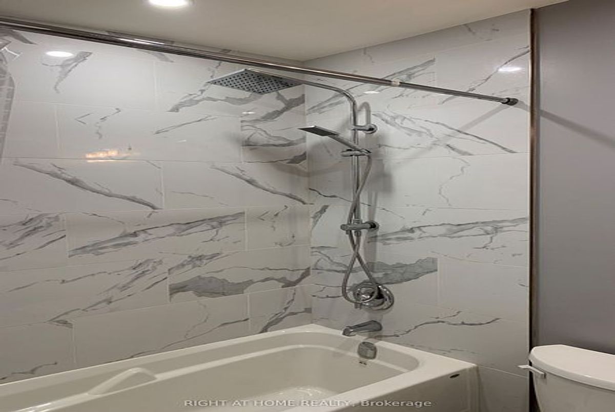 100 Dundalk Drive Toronto 100 Dundalk Drive Toronto