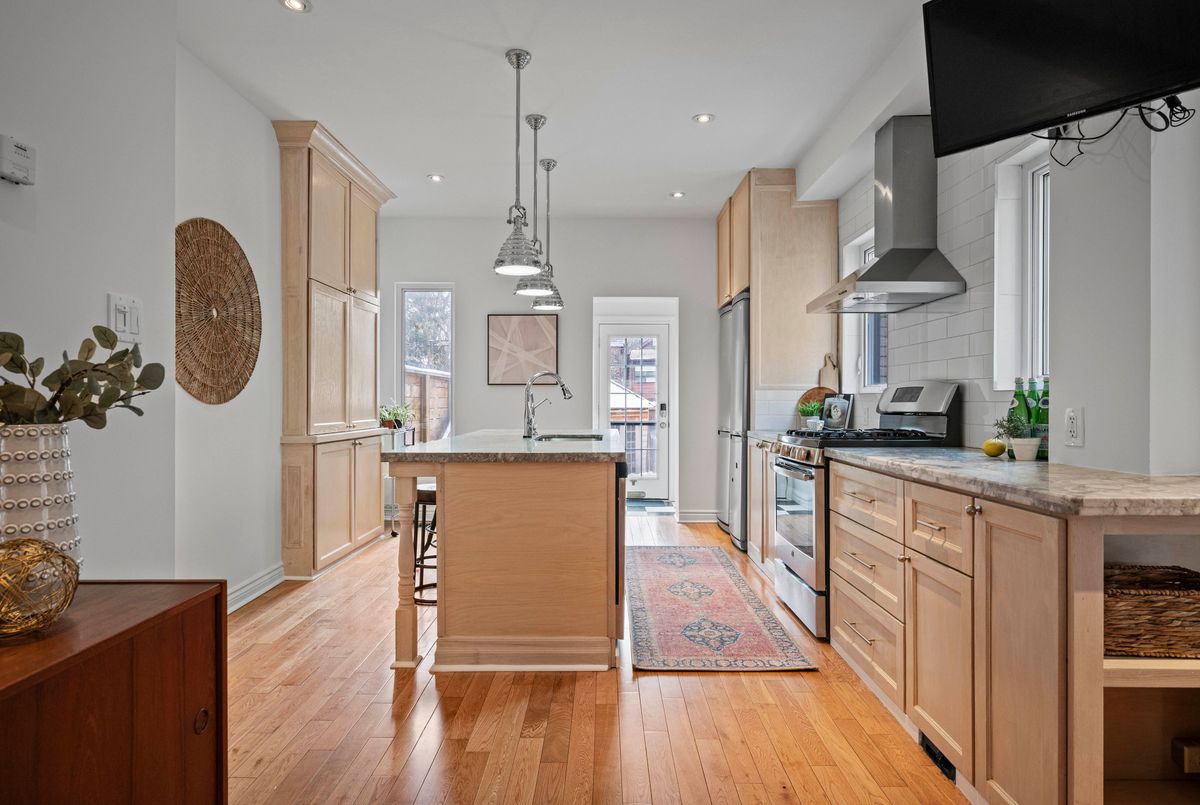 17 Mountnoel Avenue Toronto 17 Mountnoel Avenue Toronto