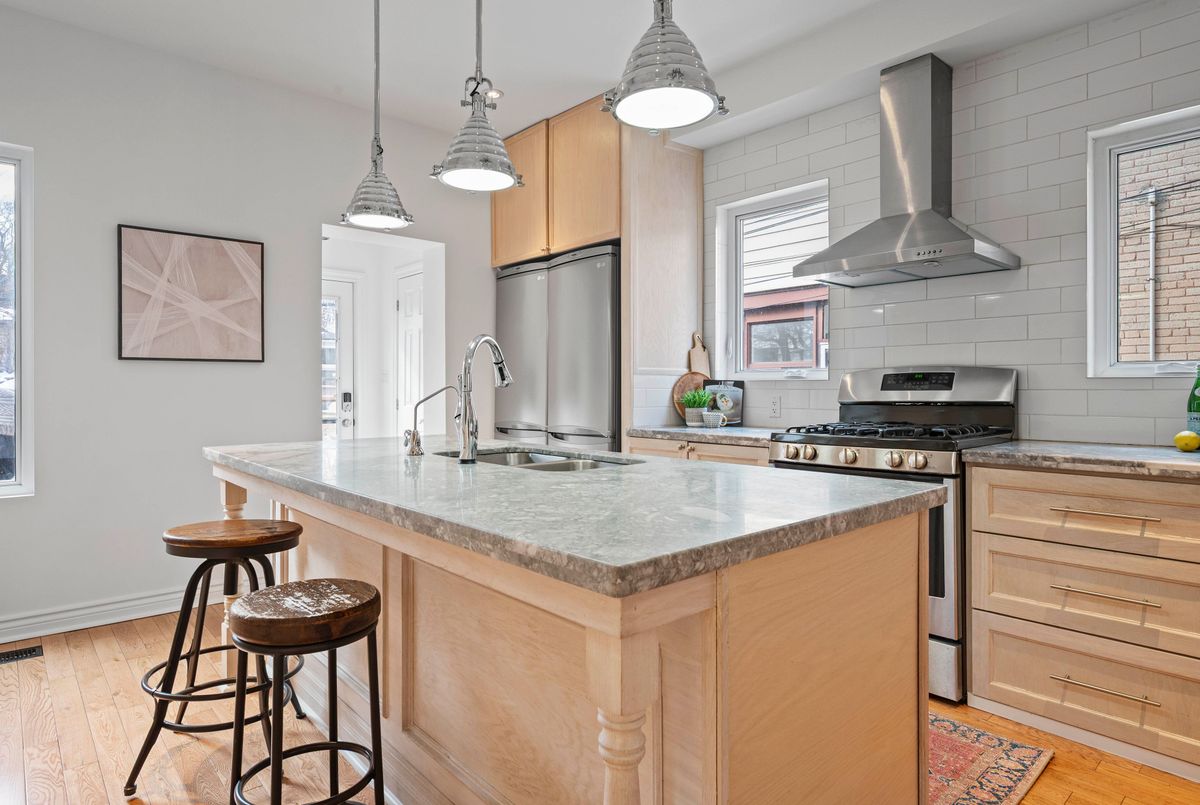 17 Mountnoel Avenue Toronto 17 Mountnoel Avenue Toronto