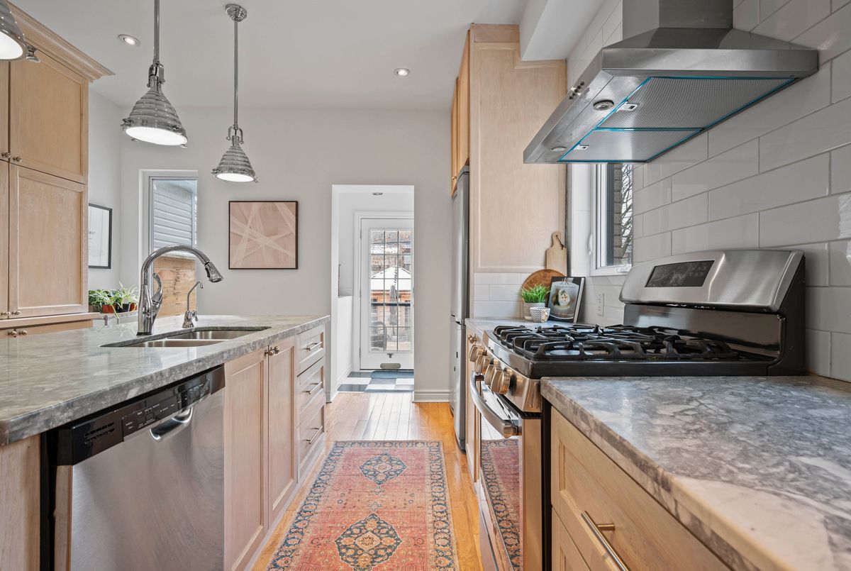 17 Mountnoel Avenue Toronto 17 Mountnoel Avenue Toronto