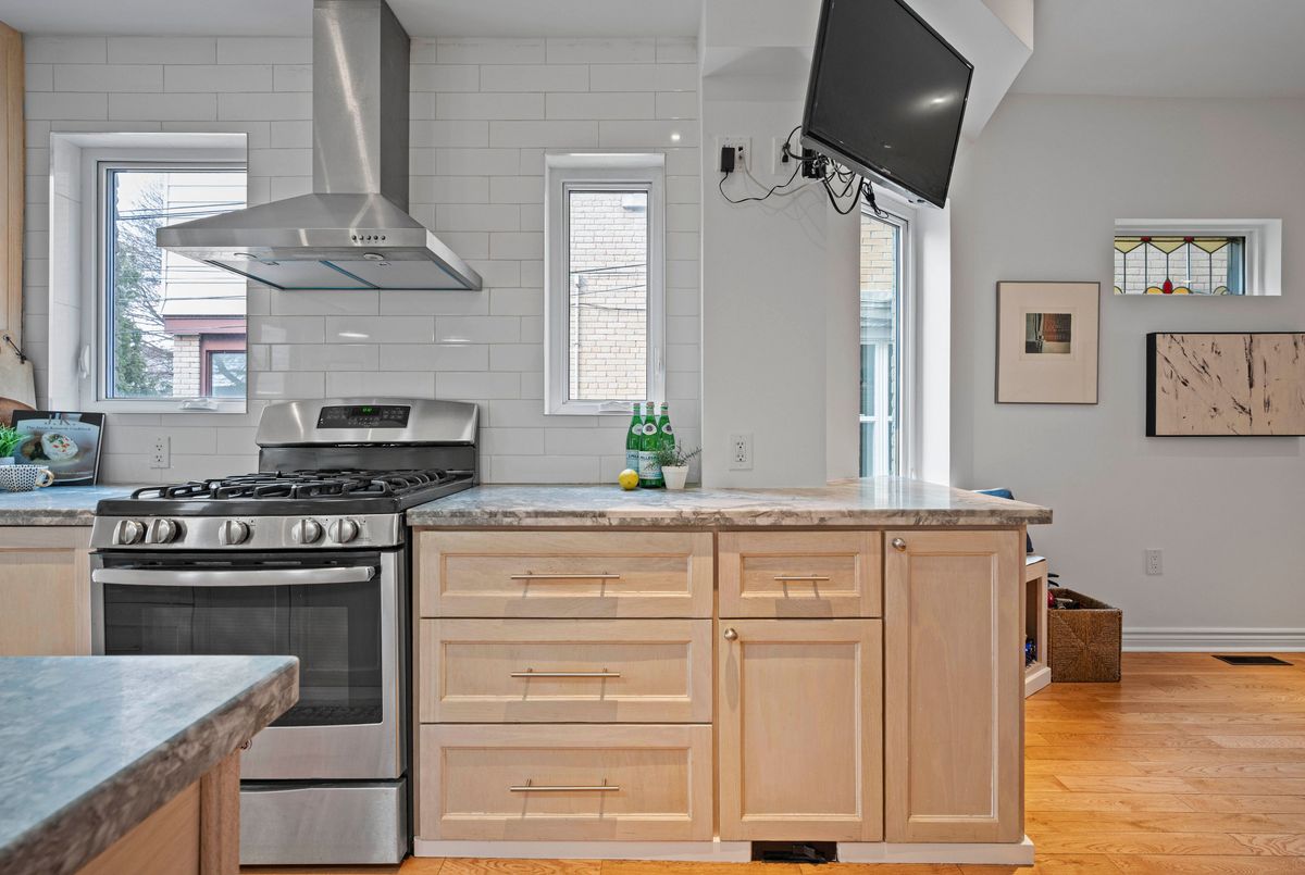 17 Mountnoel Avenue Toronto 17 Mountnoel Avenue Toronto