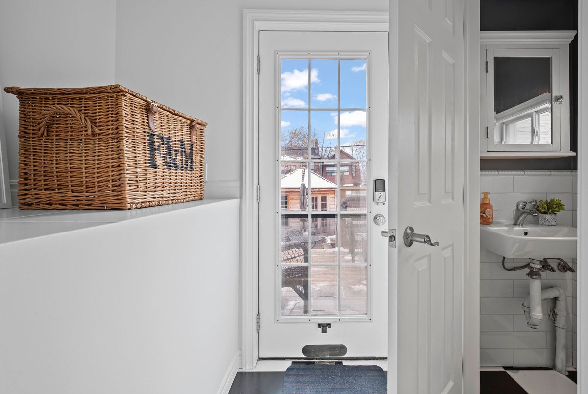 17 Mountnoel Avenue Toronto 17 Mountnoel Avenue Toronto