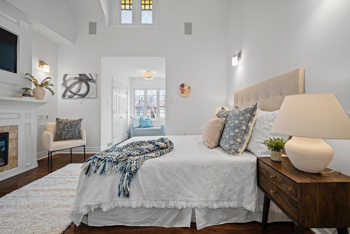 17 Mountnoel Avenue Toronto 17 Mountnoel Avenue Toronto