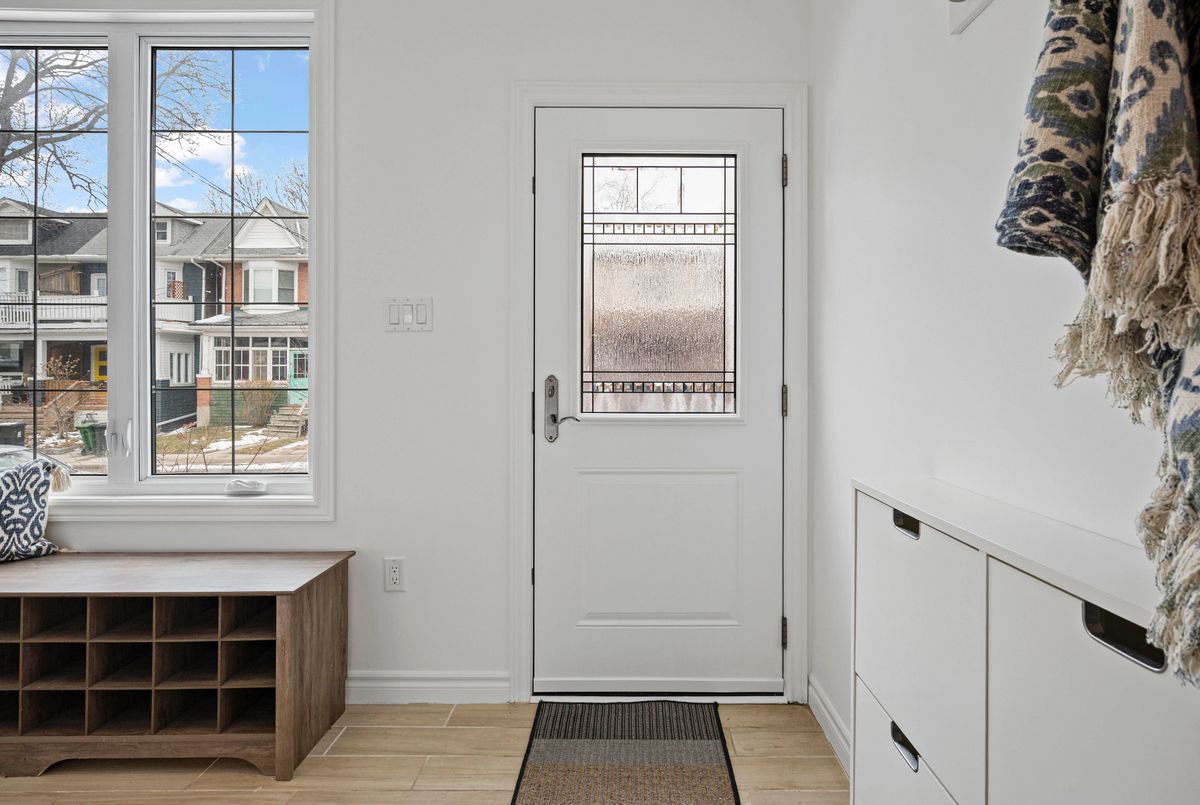 17 Mountnoel Avenue Toronto 17 Mountnoel Avenue Toronto