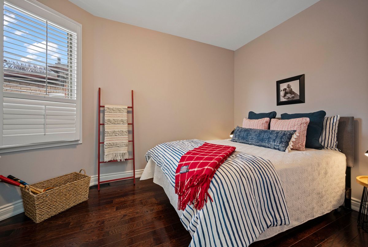 17 Mountnoel Avenue Toronto 17 Mountnoel Avenue Toronto