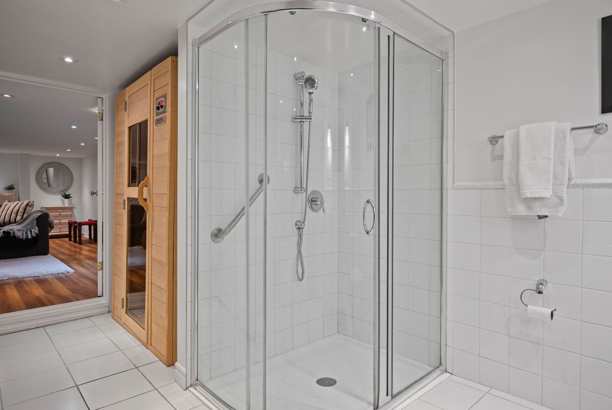 17 Mountnoel Avenue Toronto 17 Mountnoel Avenue Toronto