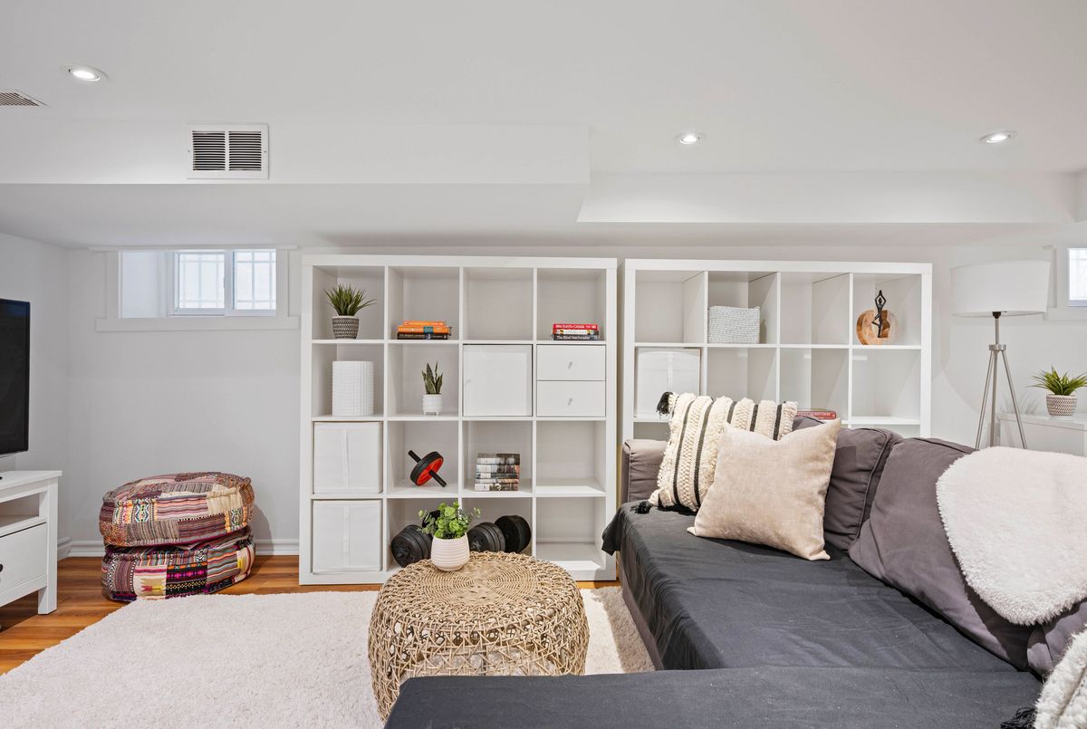 17 Mountnoel Avenue Toronto 17 Mountnoel Avenue Toronto