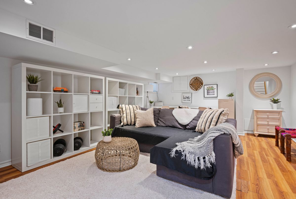 17 Mountnoel Avenue Toronto 17 Mountnoel Avenue Toronto