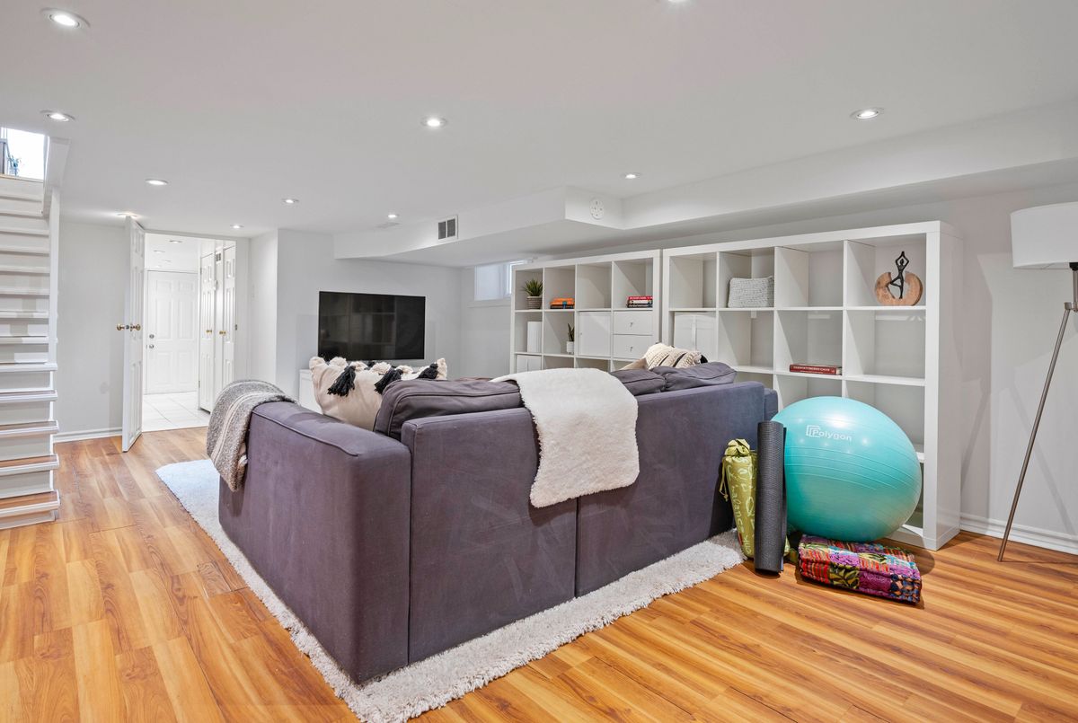 17 Mountnoel Avenue Toronto 17 Mountnoel Avenue Toronto