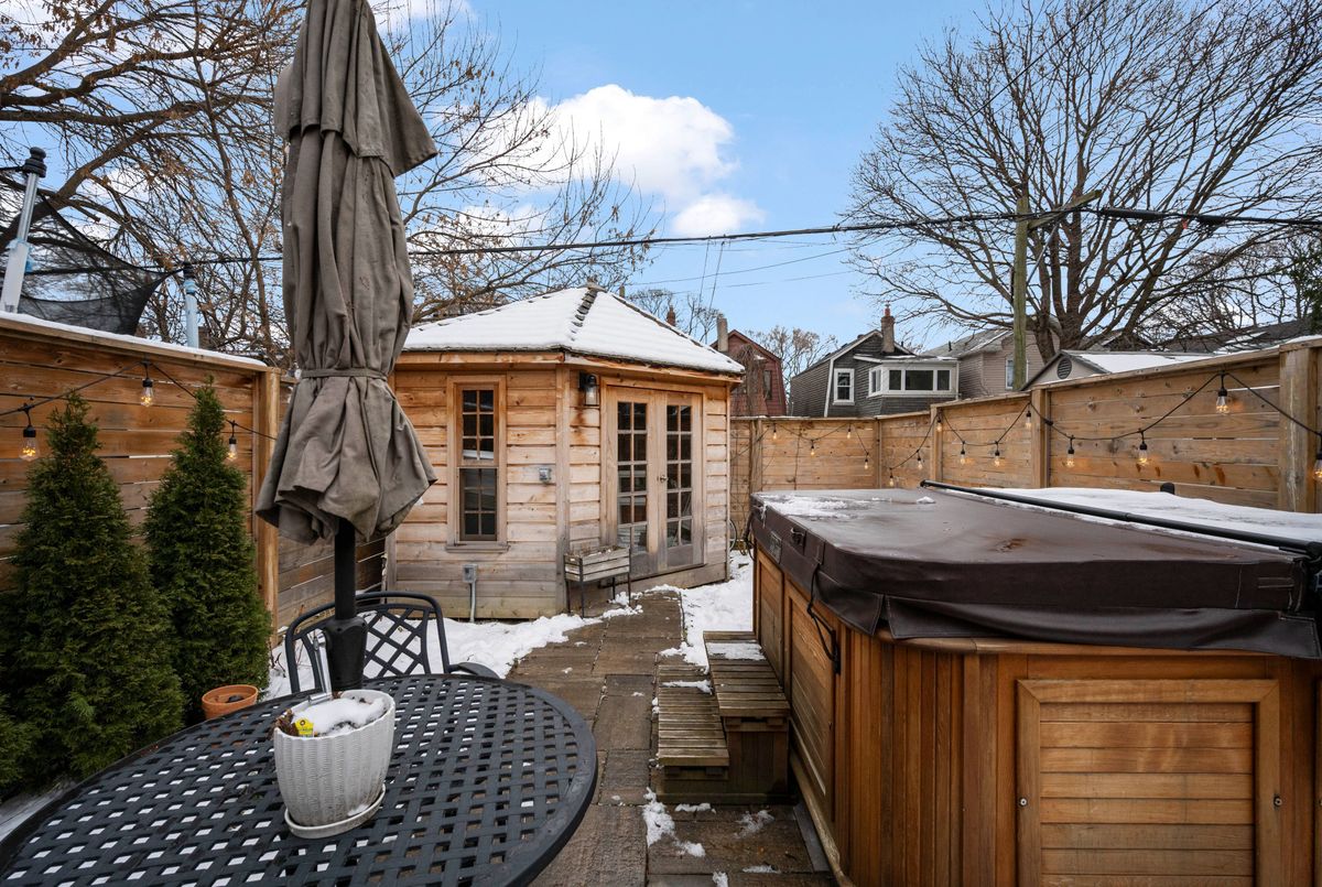 17 Mountnoel Avenue Toronto 17 Mountnoel Avenue Toronto