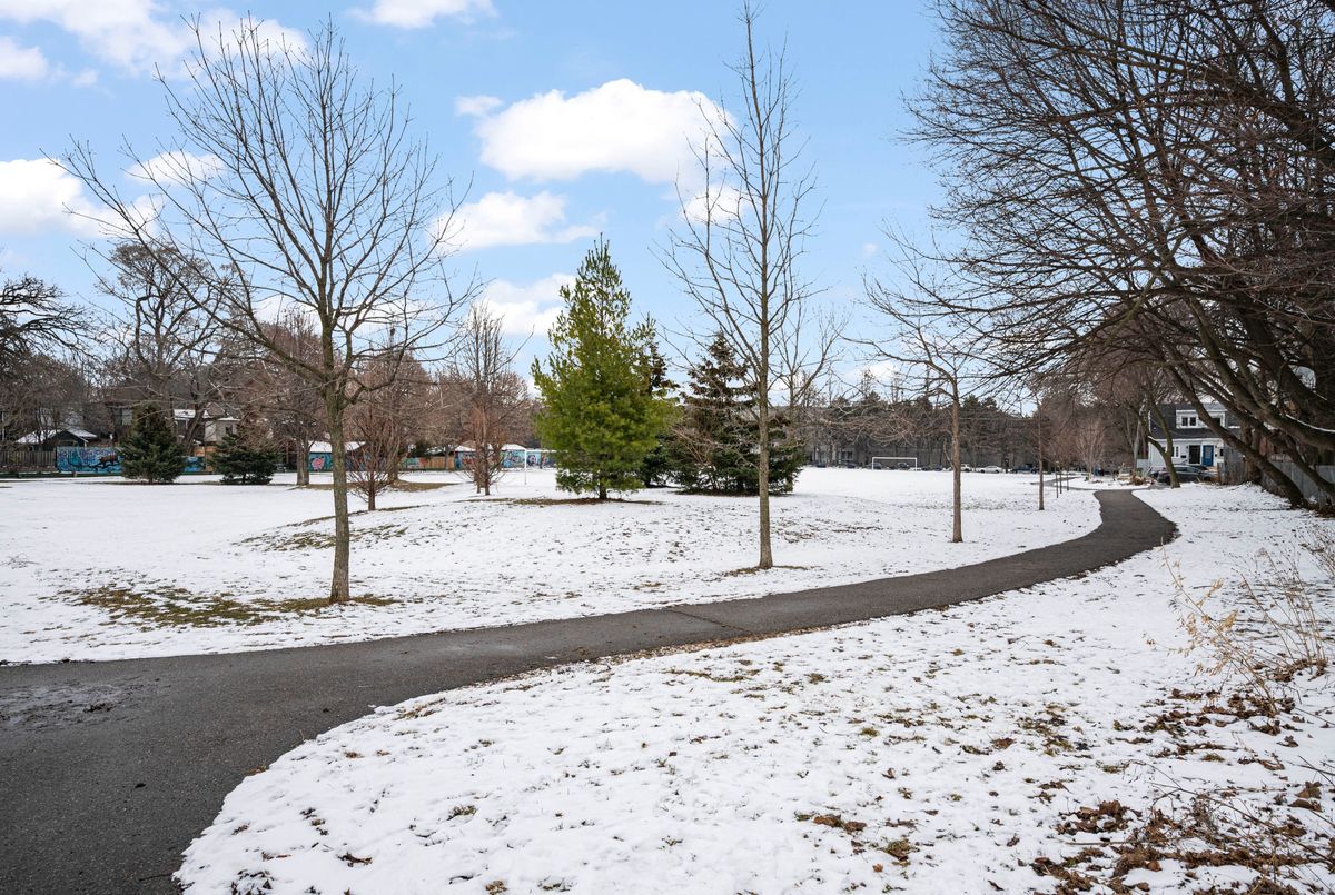 17 Mountnoel Avenue Toronto 17 Mountnoel Avenue Toronto